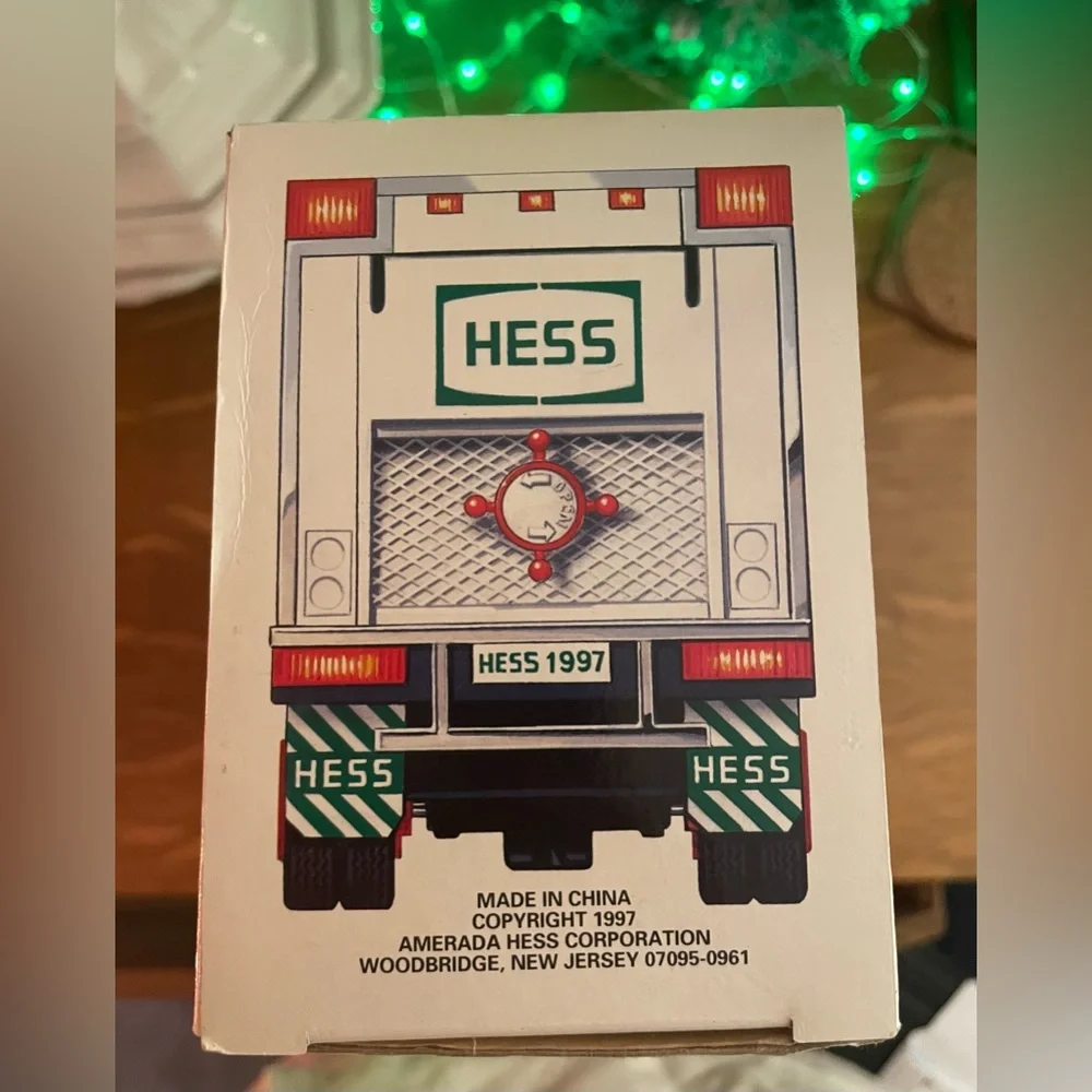1997 Hess Truck & Racers – Brand New in Box NIB – Lights Vintage Collectible